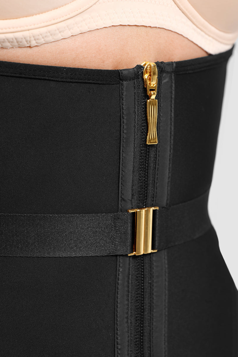 Faja moldeadora de cintura de látex con 10 varillas de acero en forma de U, con cordones ajustables y hebilla frontal.